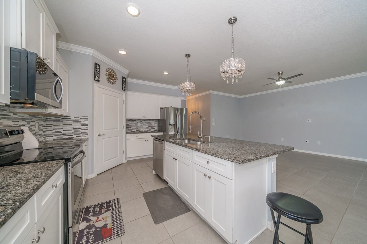 1092 Pipestone Pl - Photo 3 of 50