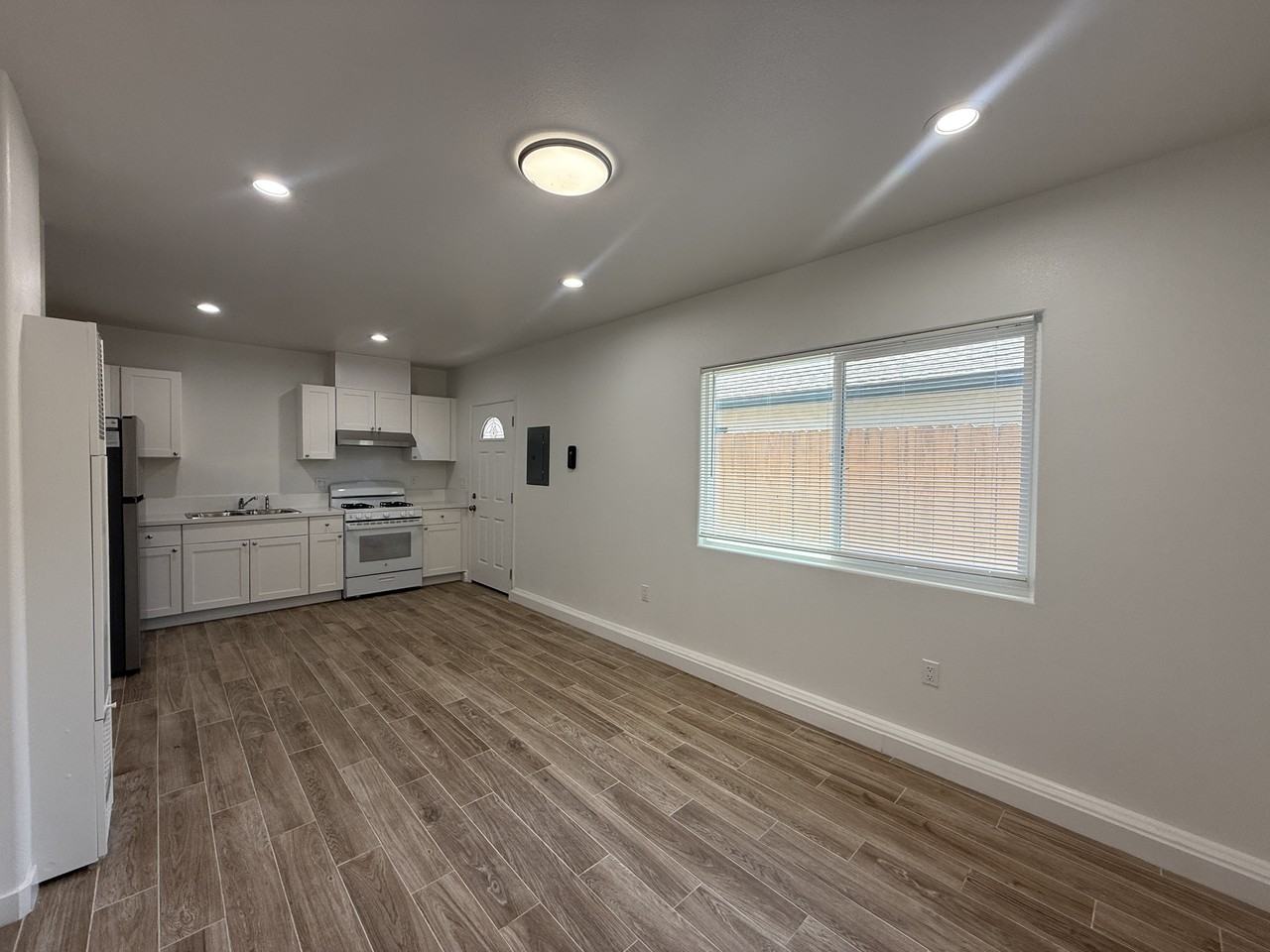1304 W Nectarine Ave #A - Photo 2 of 8