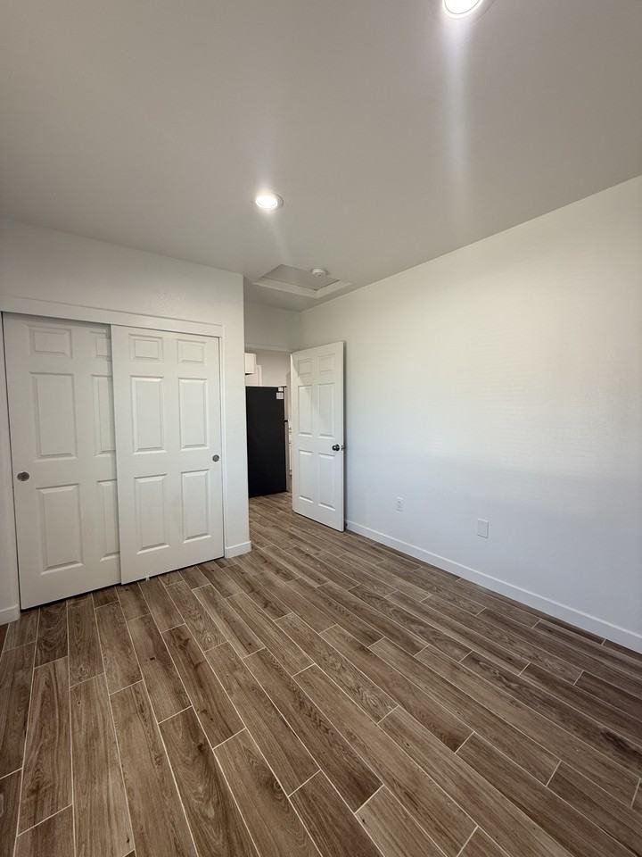 1304 W Nectarine Ave #A - Photo 5 of 8