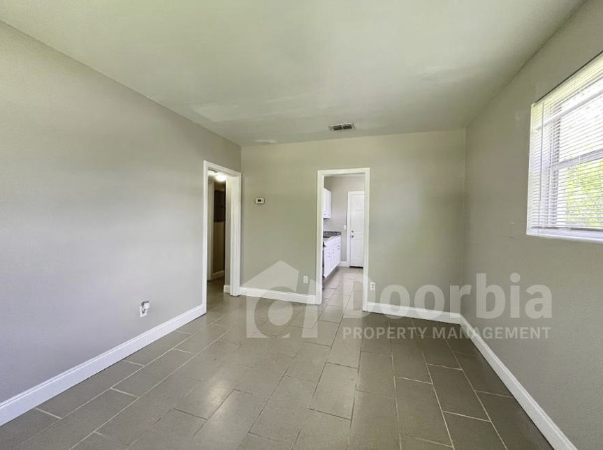 1635 Brookview Dr S - Photo 2 of 16