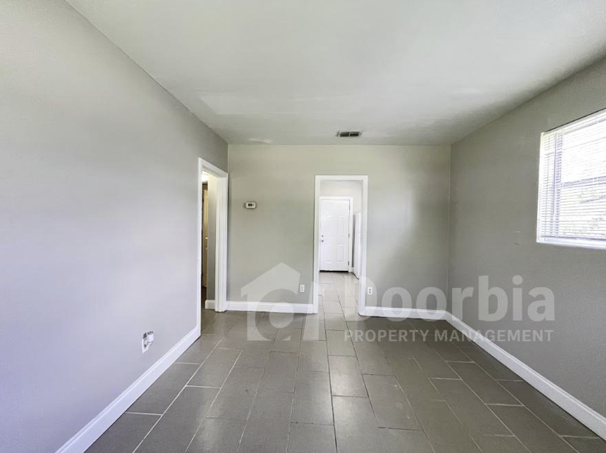 1635 Brookview Dr S - Photo 3 of 16