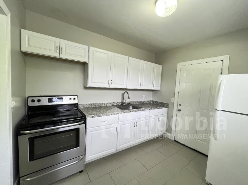 1635 Brookview Dr S - Photo 6 of 16