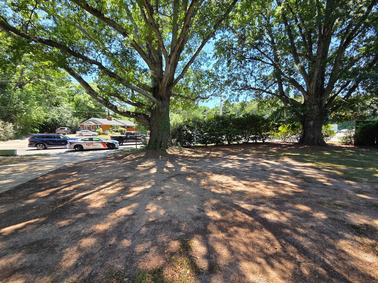 3428 Wade Ave - Photo 3 of 34