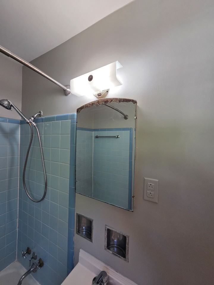 3428 Wade Ave - Photo 4 of 34