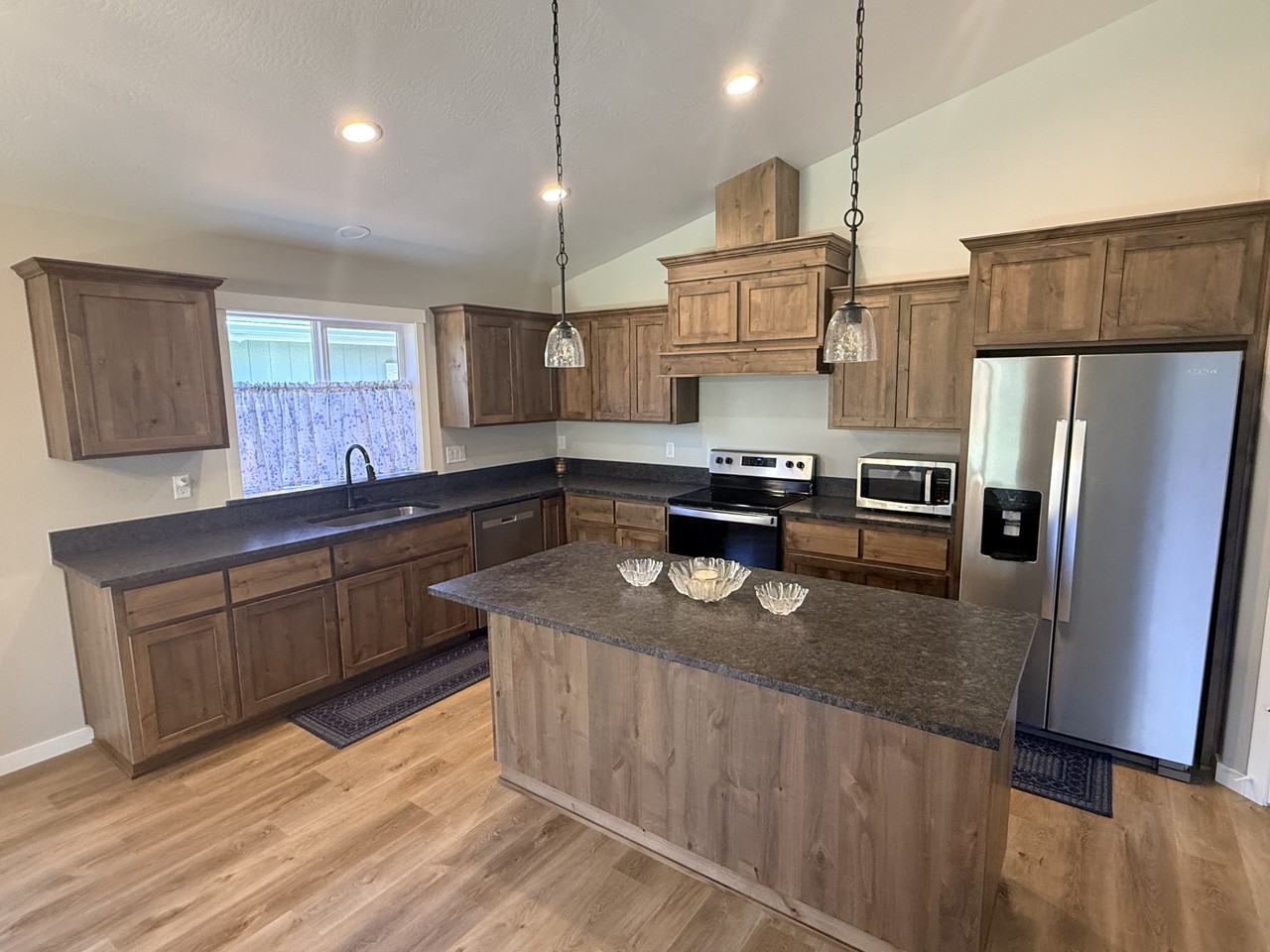 1586 Kokanee Ln - Photo 3 of 7