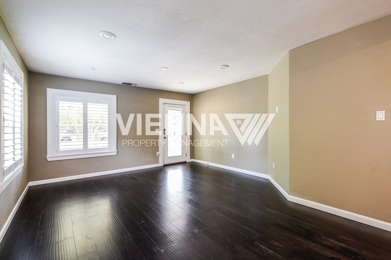 5435 Kenneth Ave - Photo 2 of 15