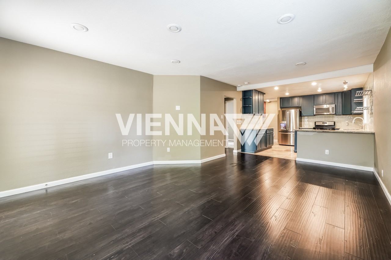 5435 Kenneth Ave - Photo 3 of 15