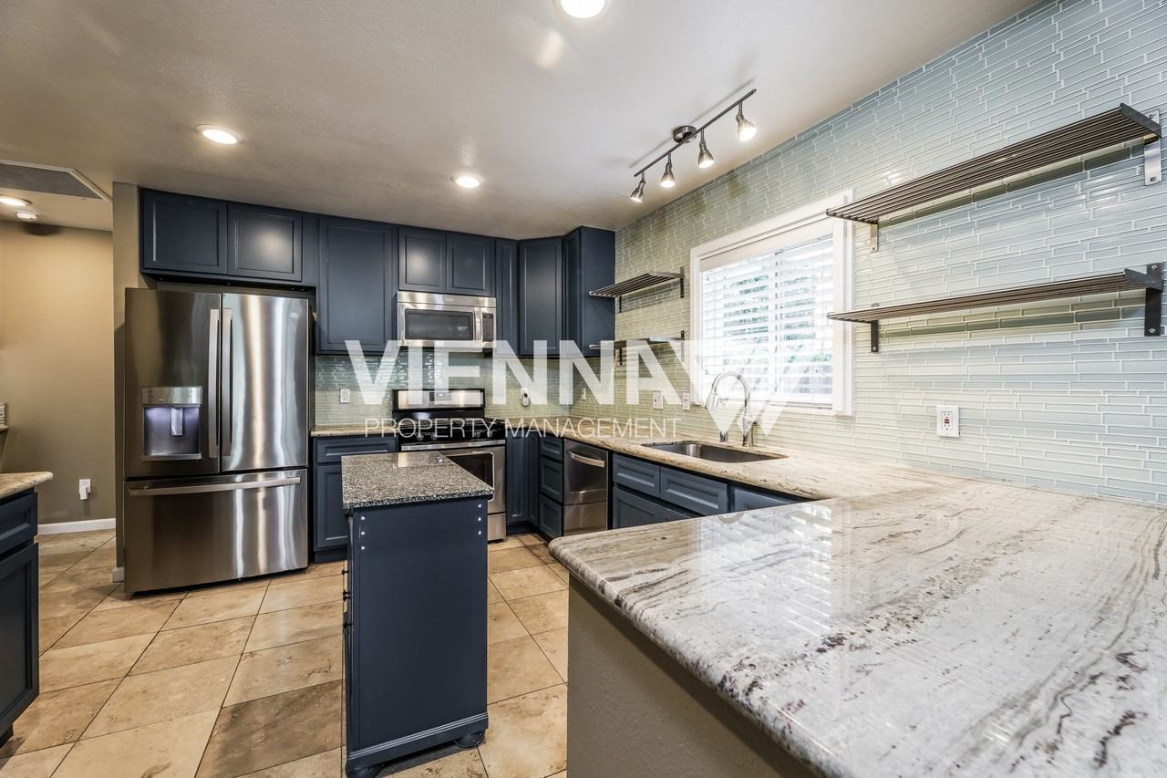 5435 Kenneth Ave - Photo 4 of 15