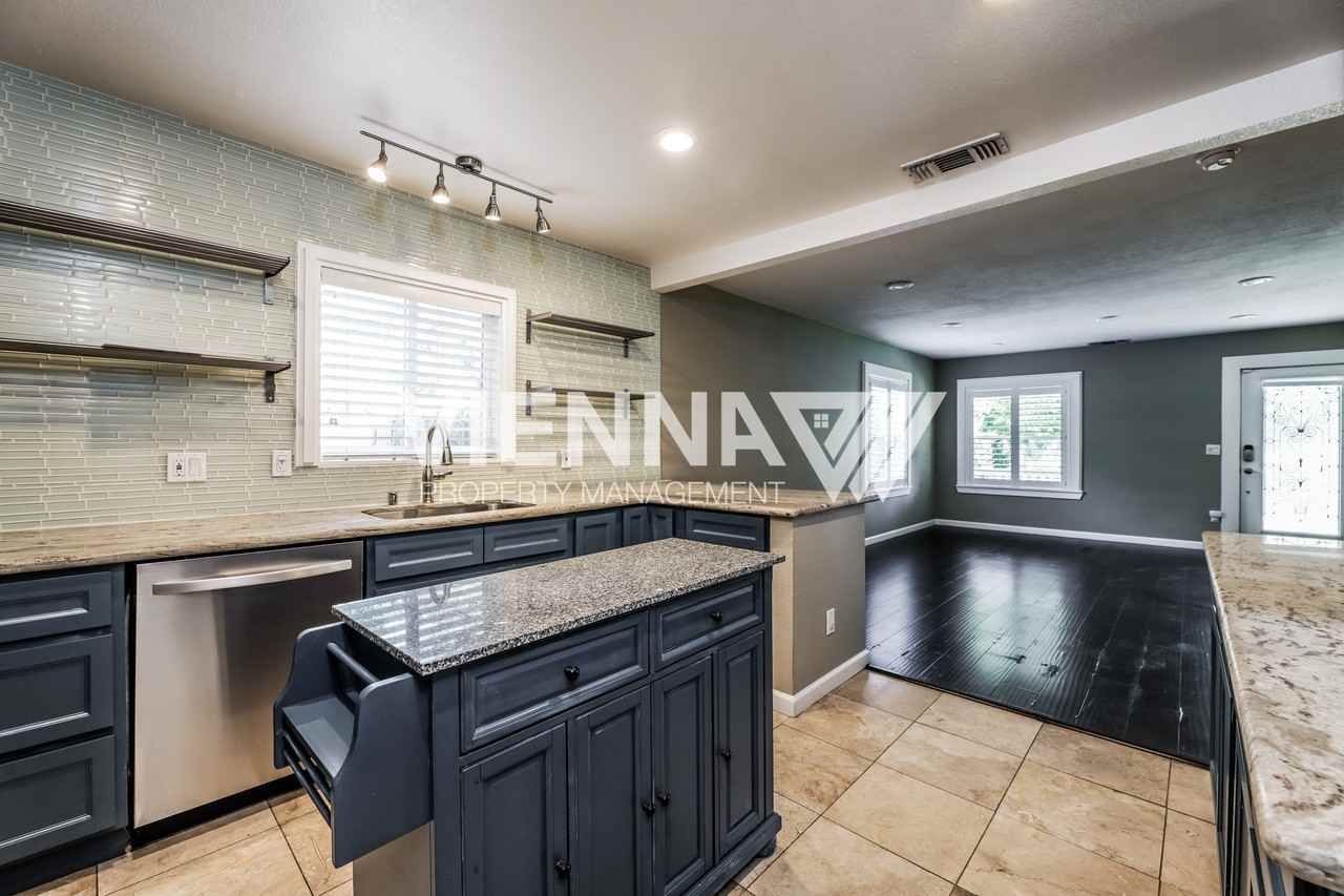 5435 Kenneth Ave - Photo 5 of 15