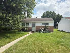 913 W Donaldson Ave - Photo 1 of 1