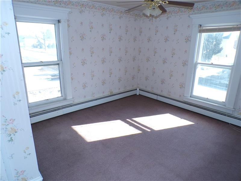 429 Main St - Photo 4 of 12