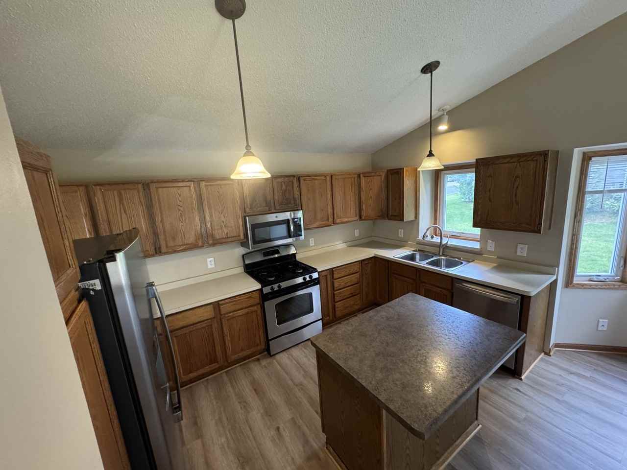 4606 Tamie Ave - Photo 3 of 17