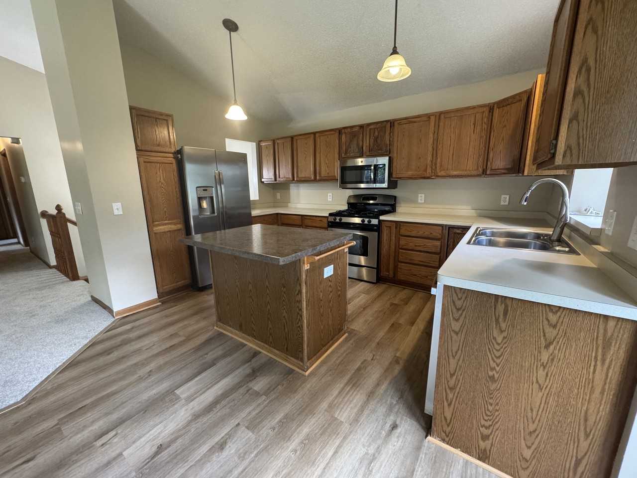 4606 Tamie Ave - Photo 4 of 17