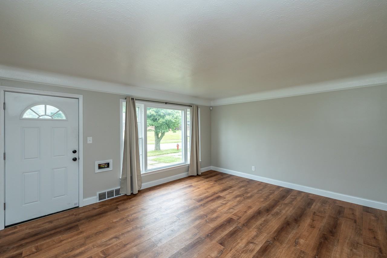 5234 Erwin St - Photo 5 of 25
