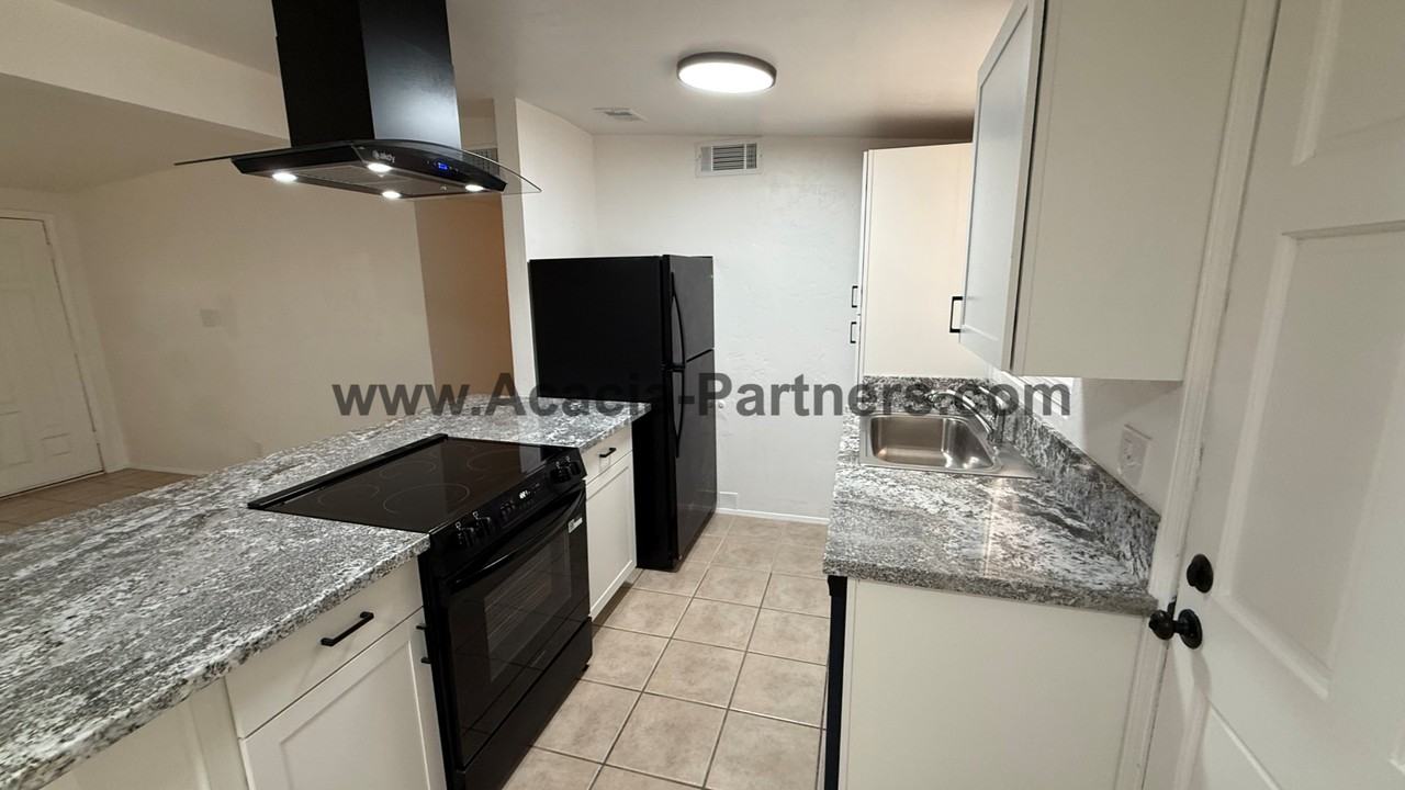 5149 E Andrew St - Photo 7 of 15