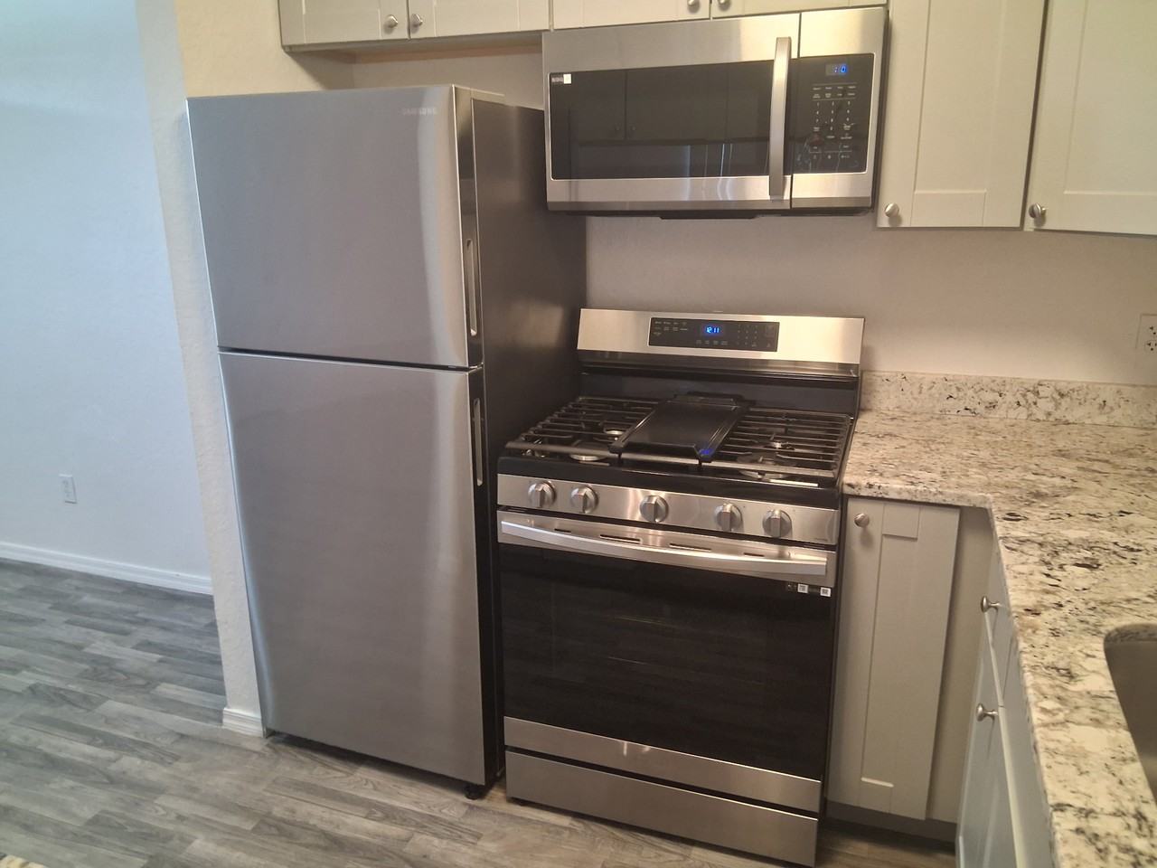 806 S Langley Ave #202 - Photo 6 of 17
