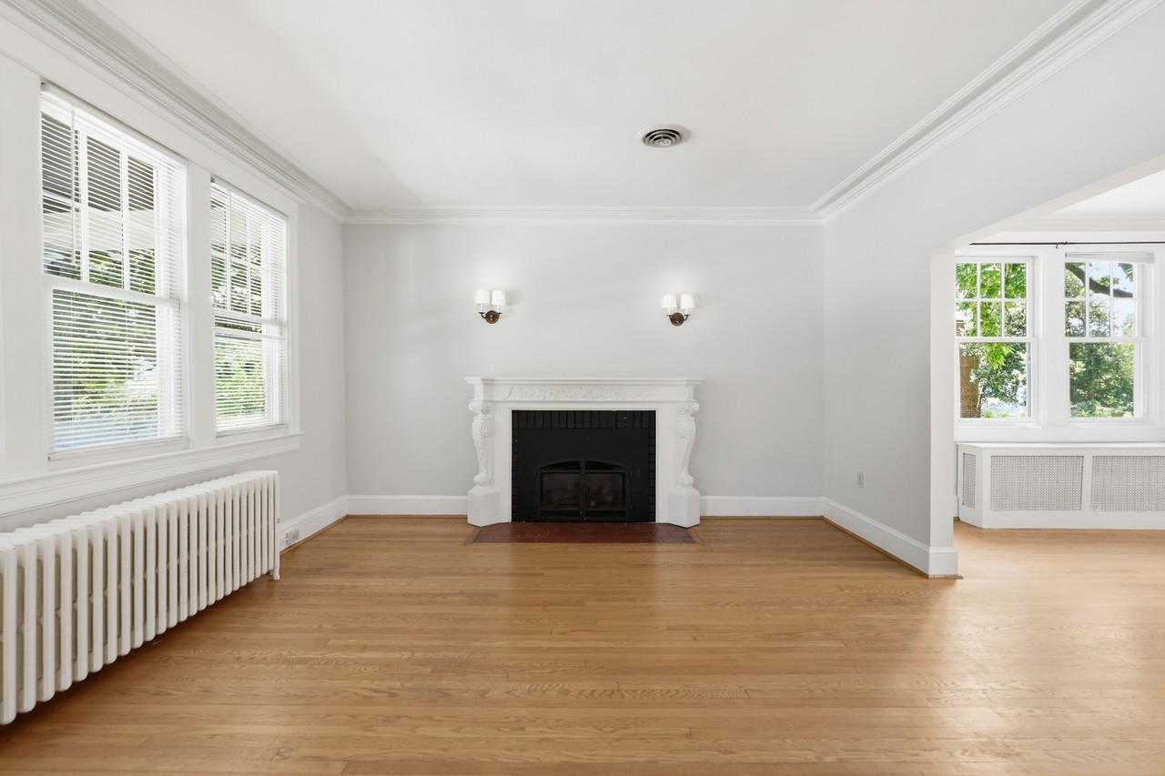 912 N Garfield St - Photo 3 of 30