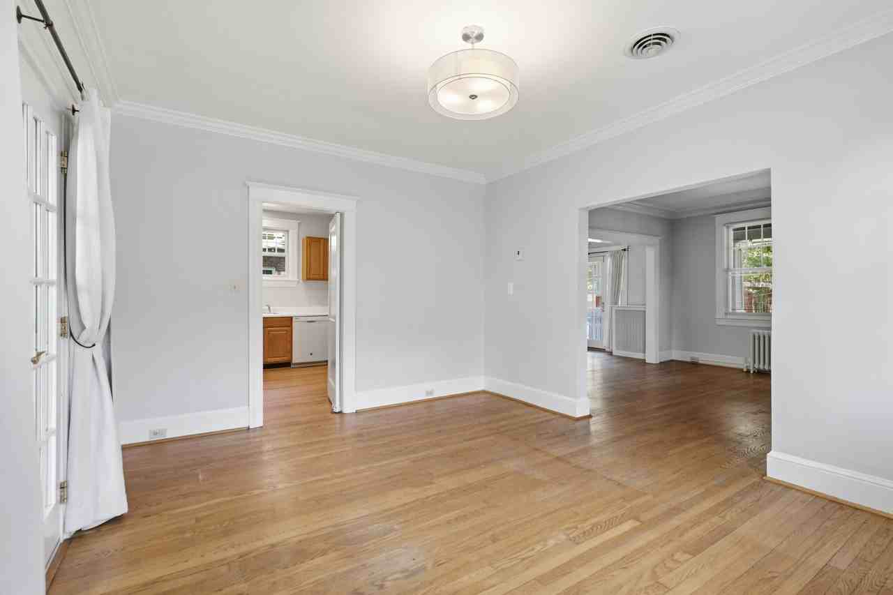 912 N Garfield St - Photo 6 of 30