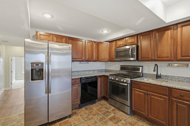 1008 W Cross St - Photo 5 of 20