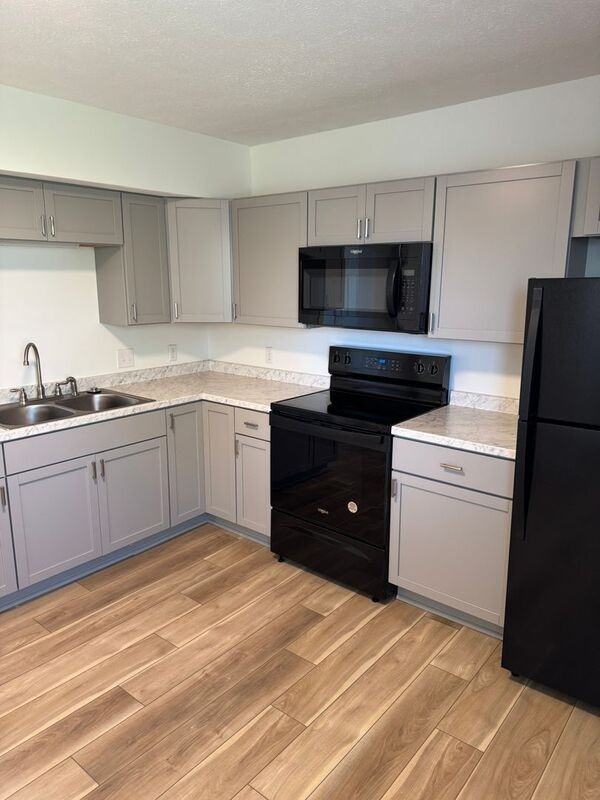 615 E Bain St - Photo 2 of 18