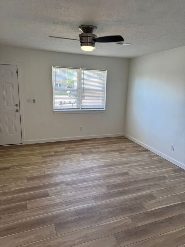 615 E Bain St - Photo 5 of 18