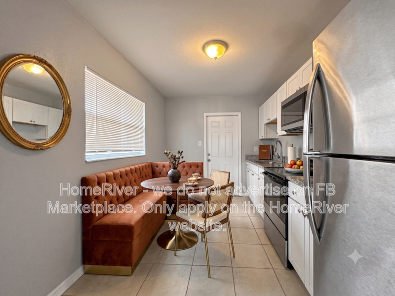 4903 S 85th St - Photo 3 of 27