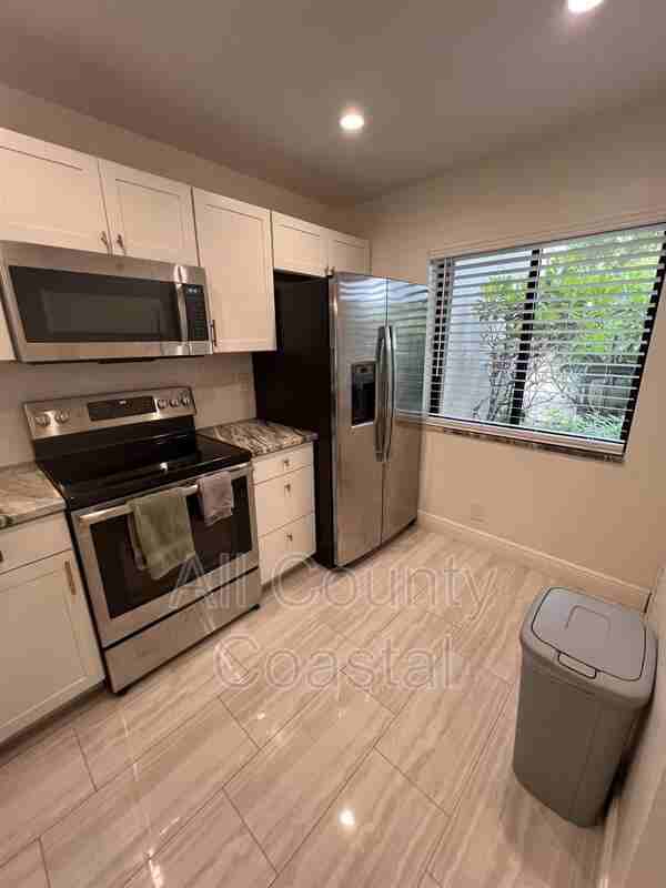 2500 Presidential Way - Photo 3 of 18