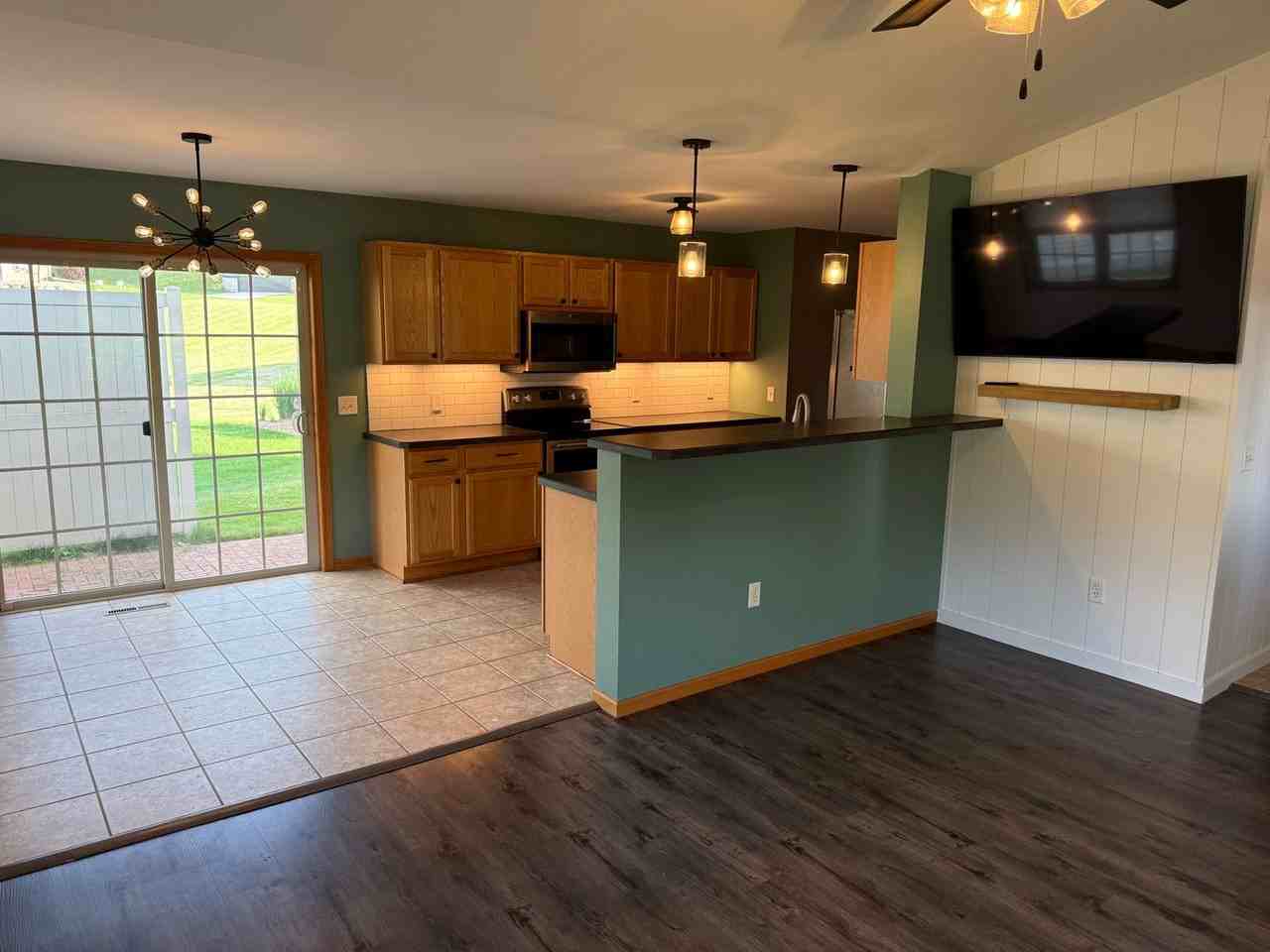 3015 Valley St - Photo 3 of 21