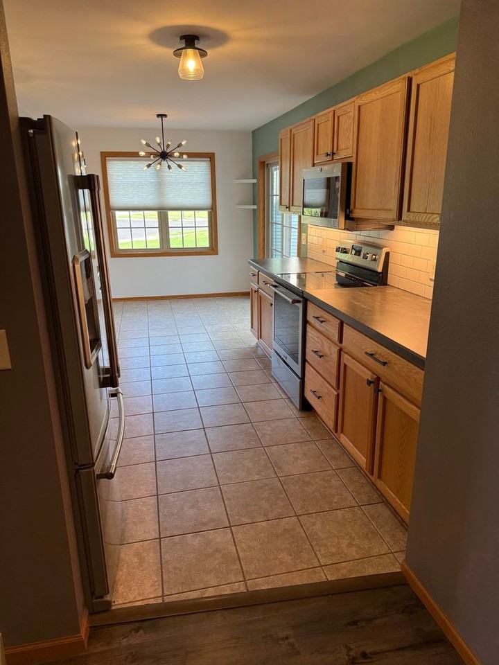 3015 Valley St - Photo 6 of 21