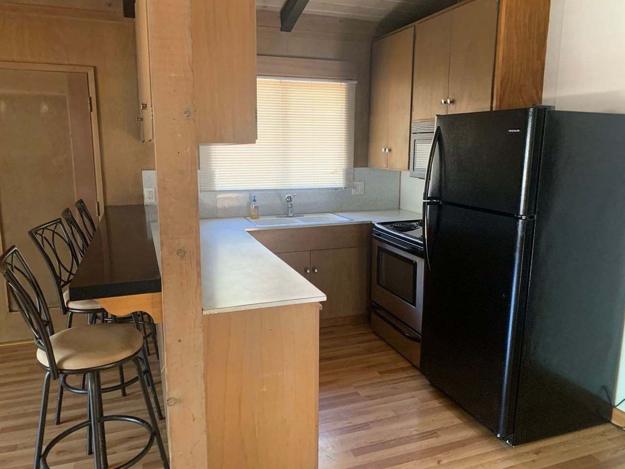 4043 Greenwood Rd - Photo 7 of 13