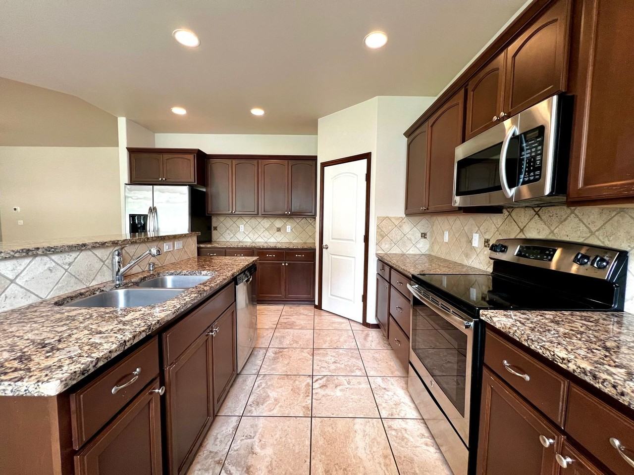 7704 W Washington Ave - Photo 6 of 22