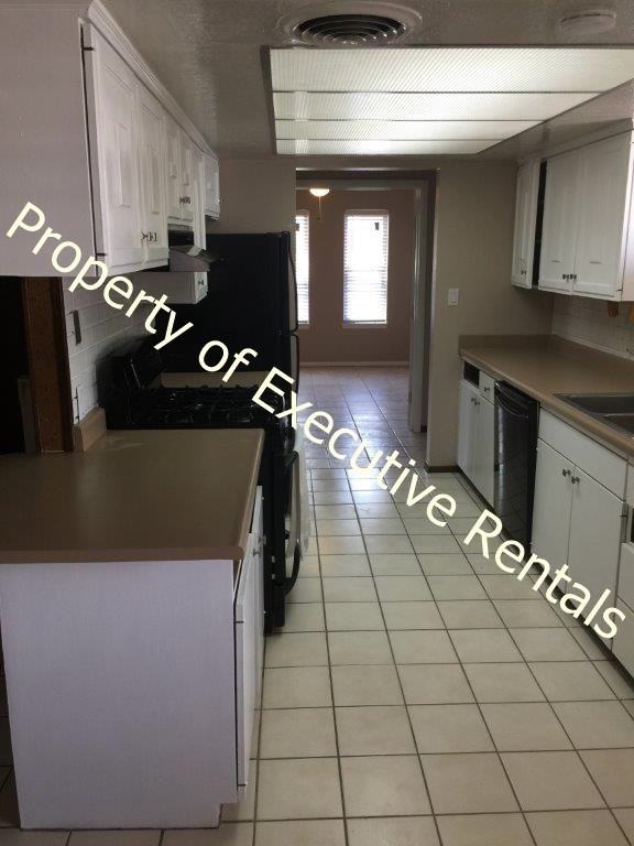 1733 Aspen Ave - Photo 3 of 23