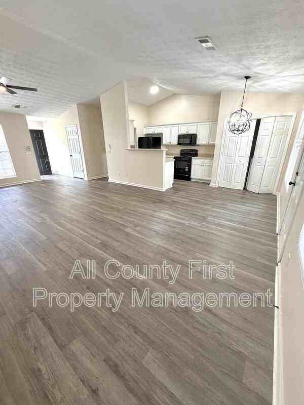 3335 Crestview Ct - Photo 3 of 13