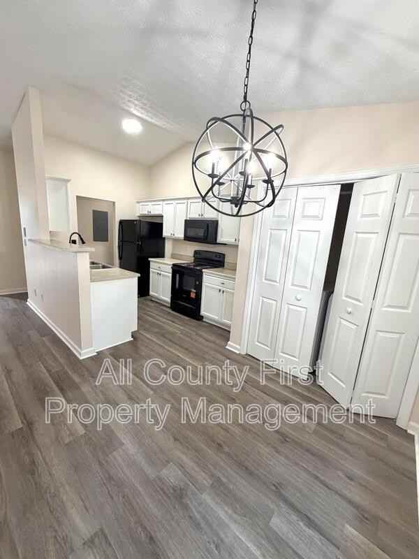 3335 Crestview Ct - Photo 4 of 13