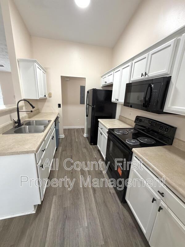 3335 Crestview Ct - Photo 6 of 13