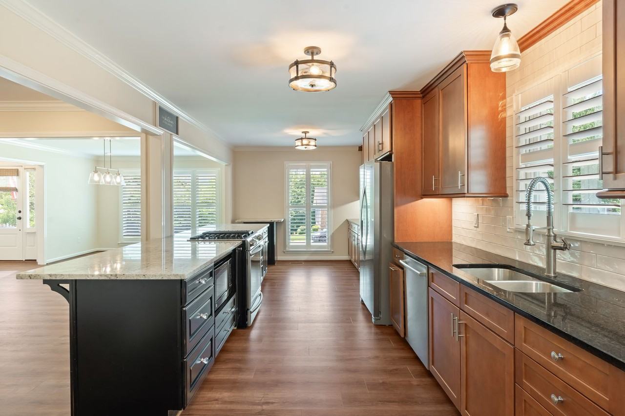 5249 Meadow Garden Ln - Photo 6 of 30