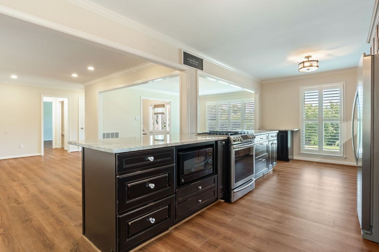 5249 Meadow Garden Ln - Photo 7 of 30