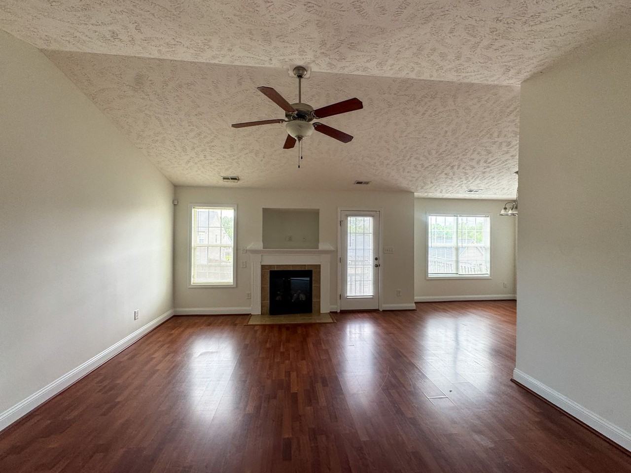 169 Wolfpoint Dr - Photo 2 of 18
