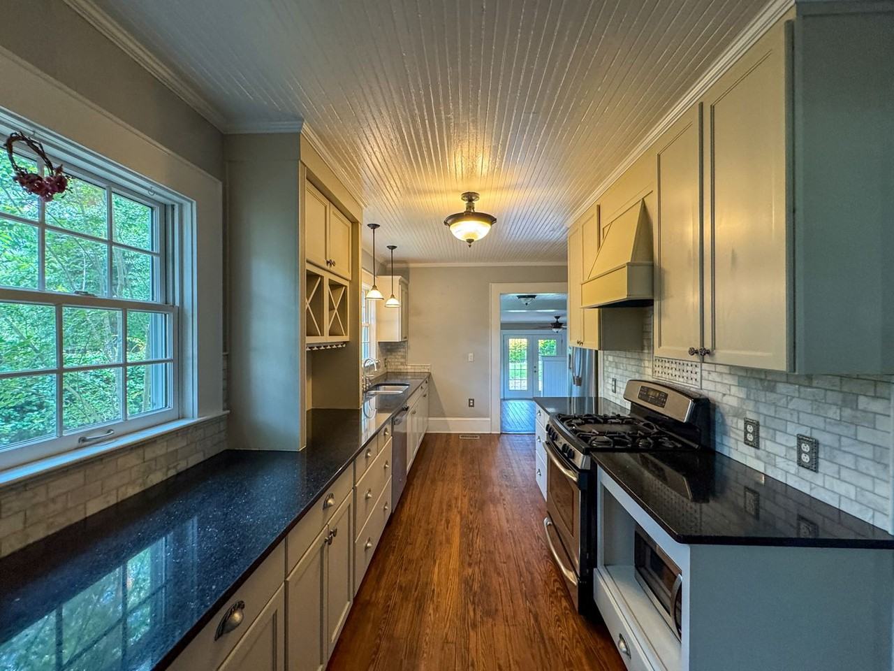 411 Cape Fear Ave - Photo 7 of 36