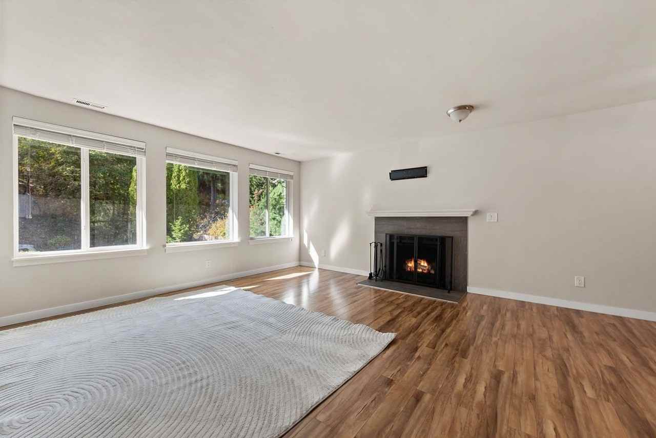 18900 32nd Ave Ne - Photo 2 of 23