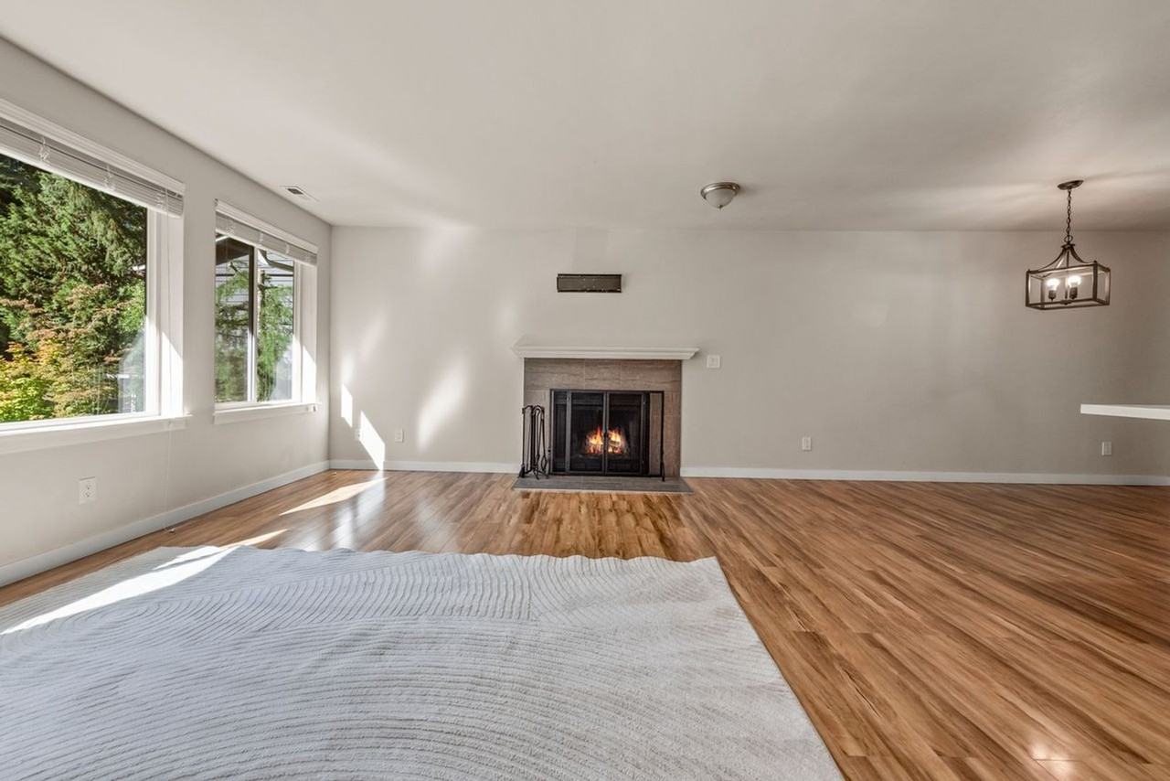18900 32nd Ave Ne - Photo 3 of 23