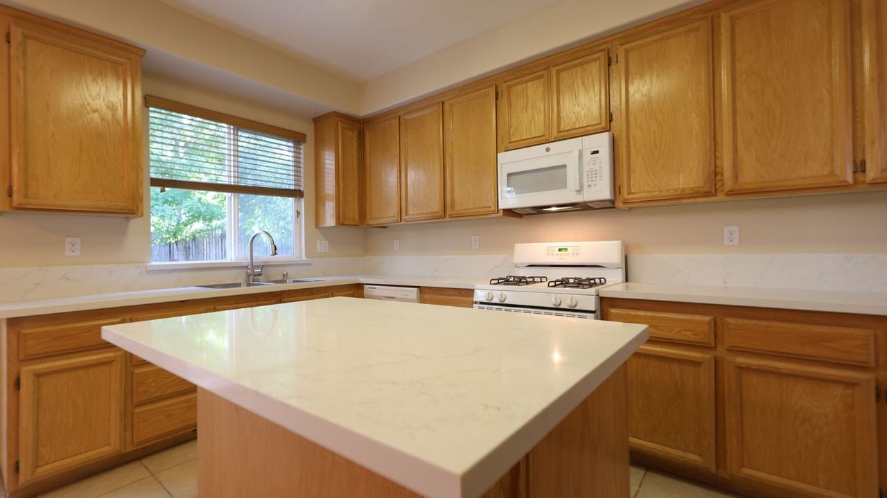 1908 Terracina Cir - Photo 3 of 25