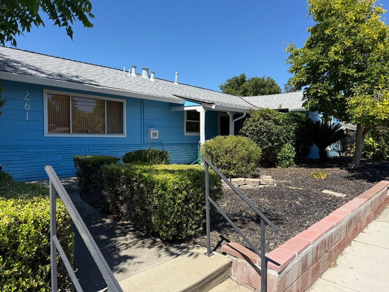 261 Gregory Ln - Photo 2 of 27