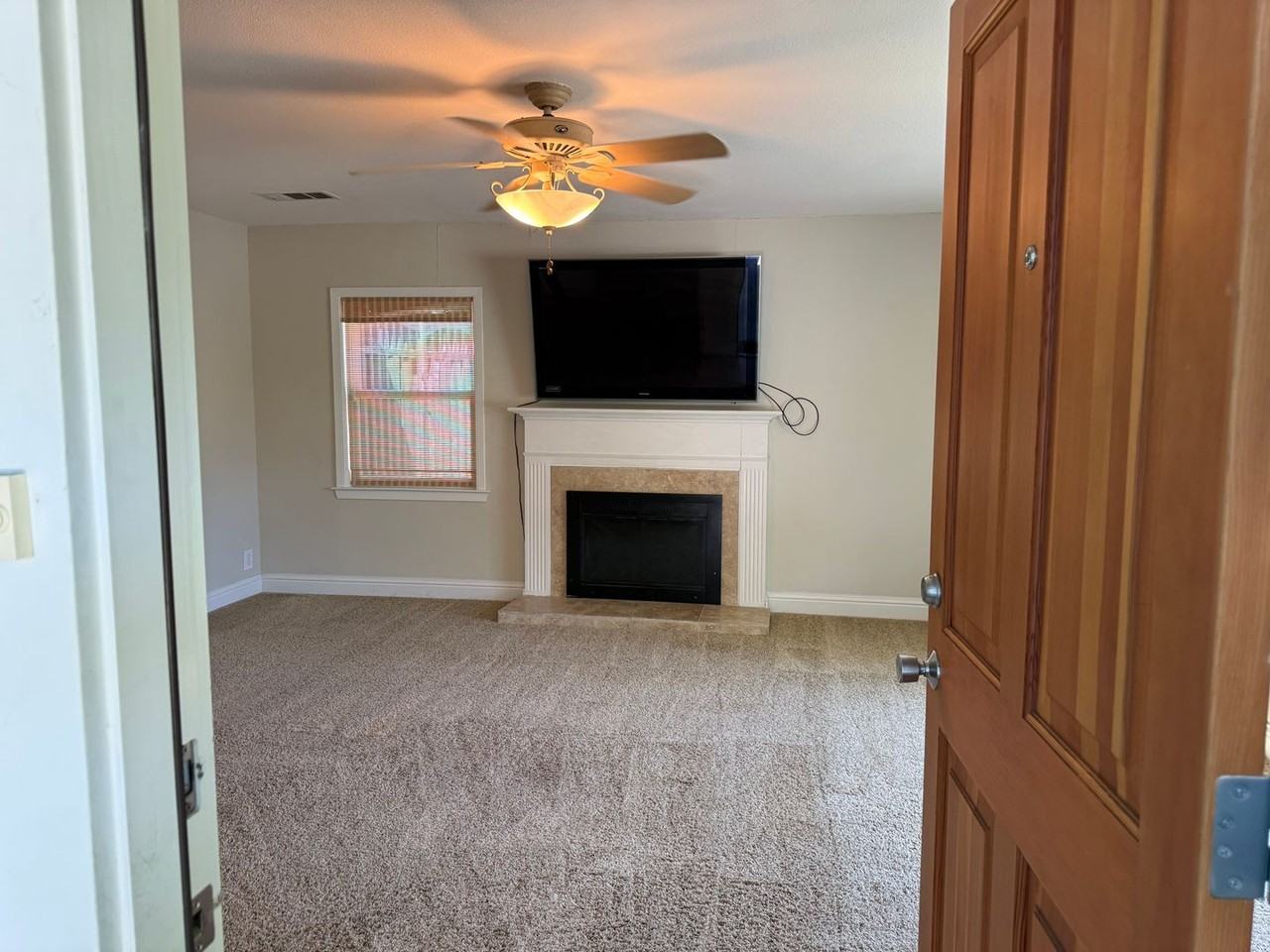 261 Gregory Ln - Photo 7 of 27