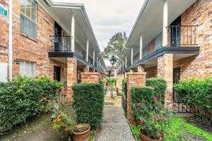 featured image of 5410 N Braeswood Blvd