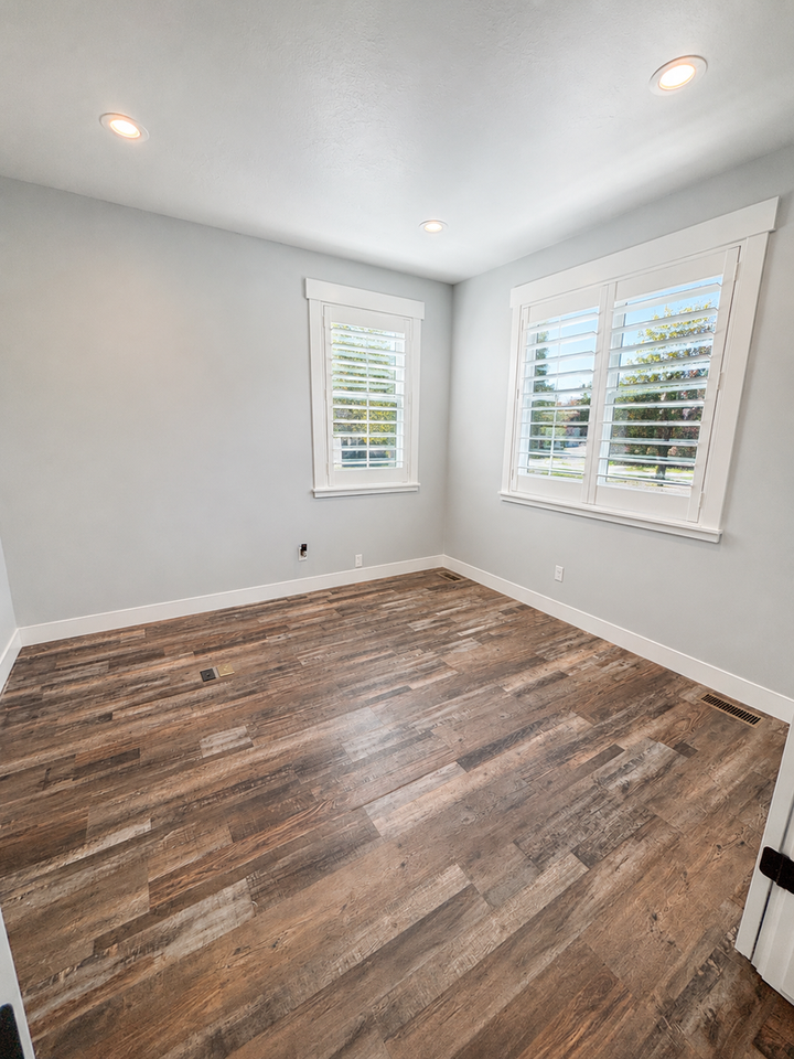 607 E Old Post Office Rd - Photo 3 of 38