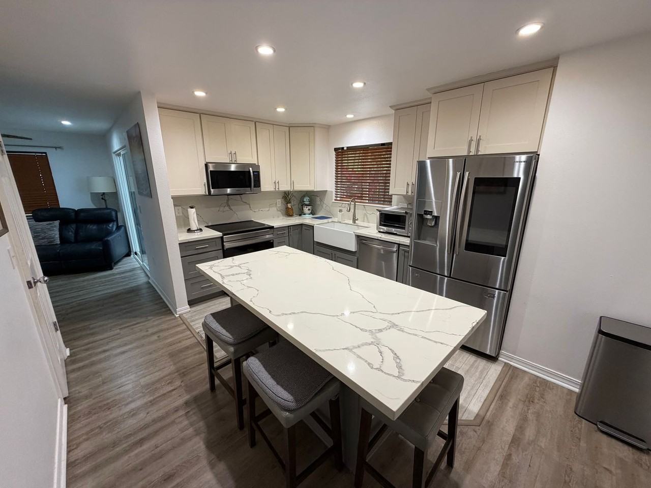 554 554 AKOLEA PL - Photo 2 of 30