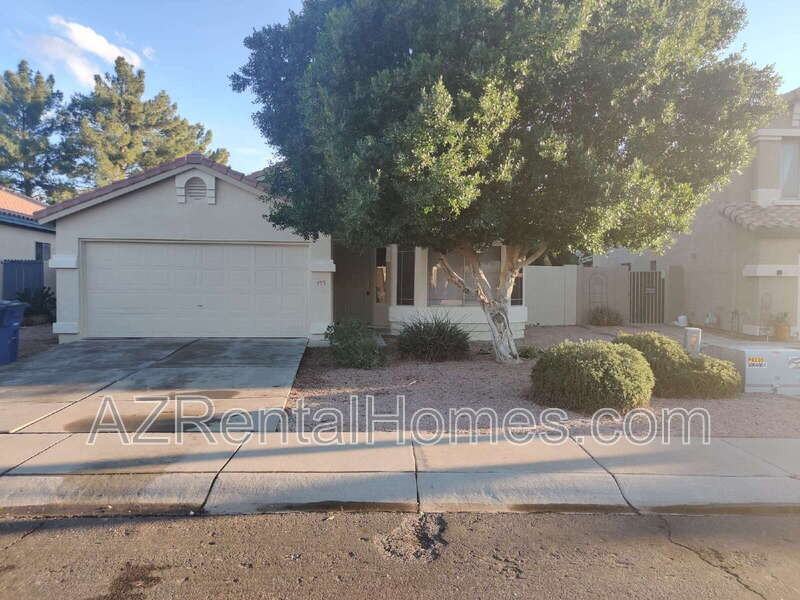493 E Cantebria Dr
