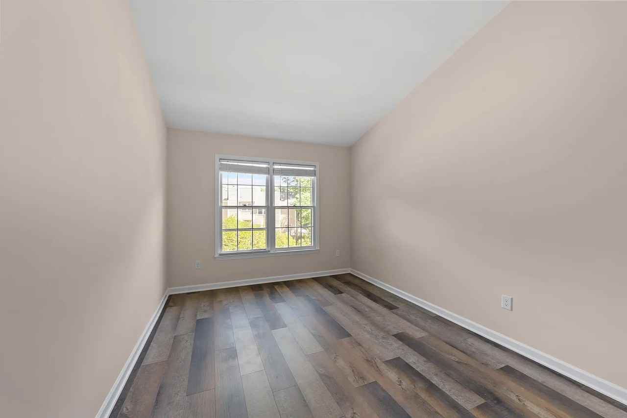 102 Shady Spring Pl - Photo 5 of 28