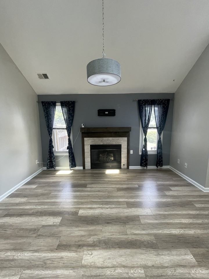 2770 North Ave Se - Photo 3 of 18